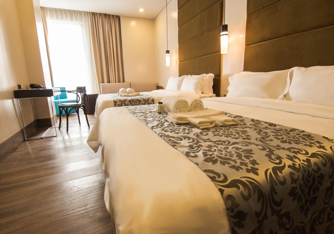 Goldberry Lite Hotel Илоило Экстерьер фото